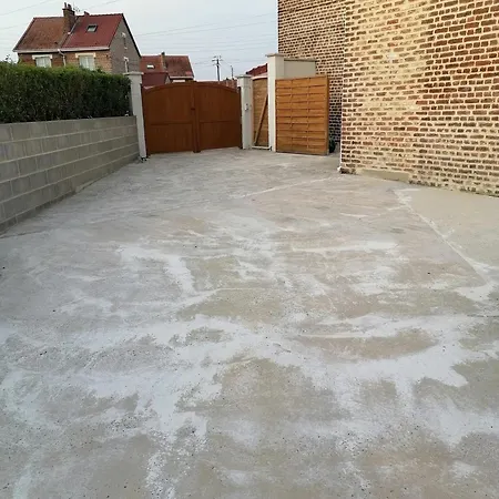 Maison De 2 Avec Jacuzzi Jardin Clos Et Wifi A Hotel Lillers